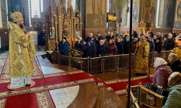 Митрополит Феодосий совершил Божественную литургию в Архангело-Михайловском кафедральном соборе г.Черкассы