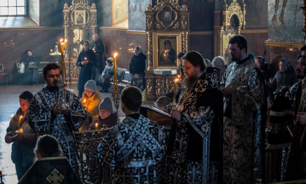 Митрополит Феодосий совершил чин Пассии в Архангело-Михайловском кафедральном соборе г.Черкассы