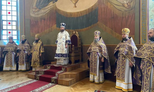 Митрополит Феодосий возглавил Божественную литургию в Неделю 3-ю Великого поста