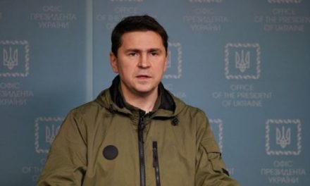 «Будет внутренний конфликт»: Подоляк призвал не поднимать тему запрета УПЦ