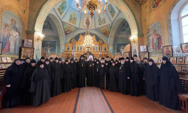 Митрополит Феодосий посетил Спасо-Преображенский женский монастырь в Стеблёве