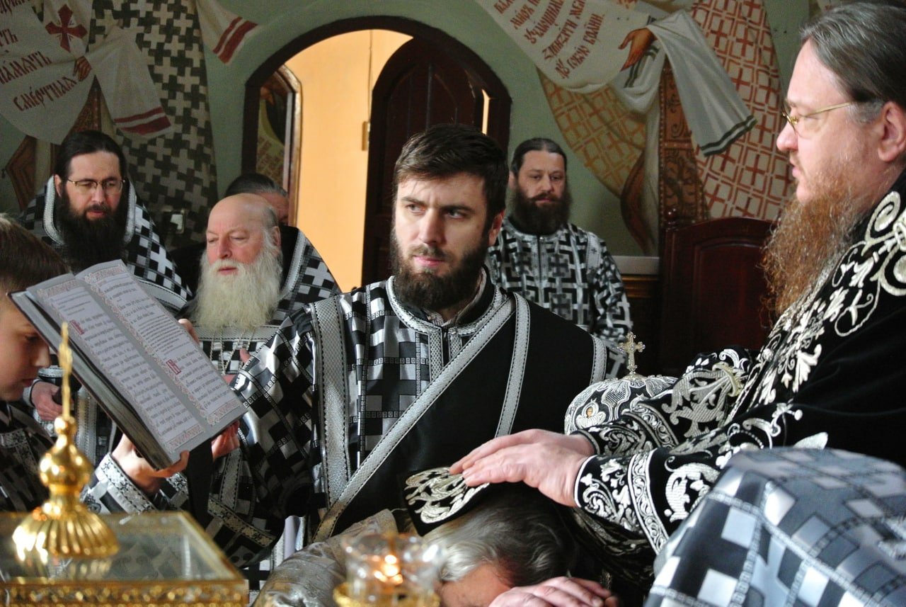 Митрополит Феодосий возглавил литургию Преждеосвященных Даров в Архангело-Михайловском кафедральном соборе