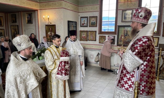 Митрополит Черкасский и Каневский Феодосий совершил Божественную литургию в Лазареву субботу