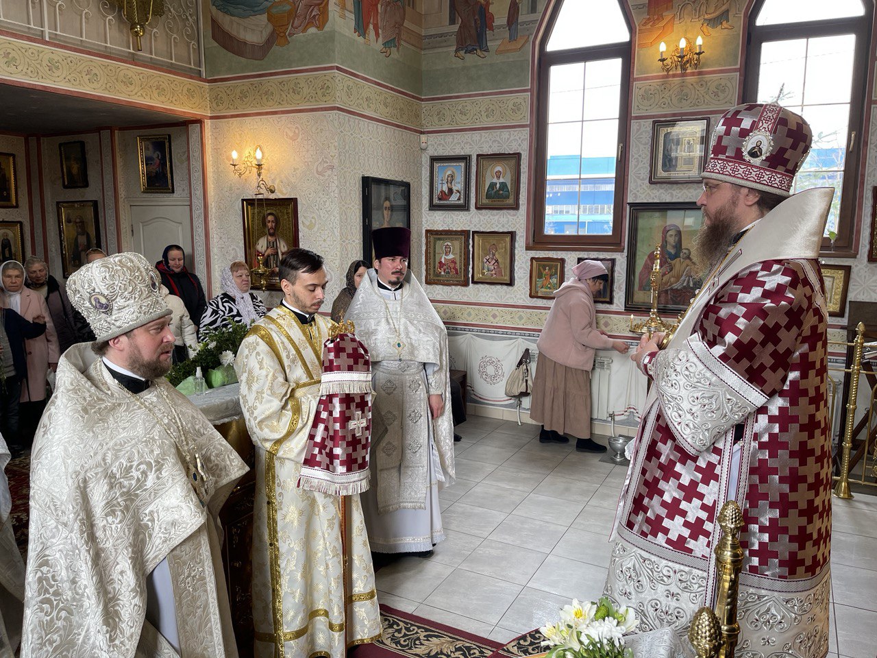 Митрополит Черкасский и Каневский Феодосий совершил Божественную литургию в Лазареву субботу