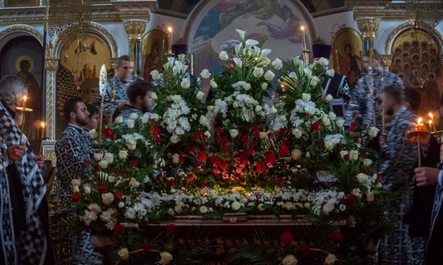 Митрополит Феодосий возглавил утреню Великой Субботы с чином погребения Плащаницы
