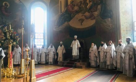 Митрополит Феодосій очолив богослужіння Великої суботи в Архангело-Михайлівському кафедральному соборі