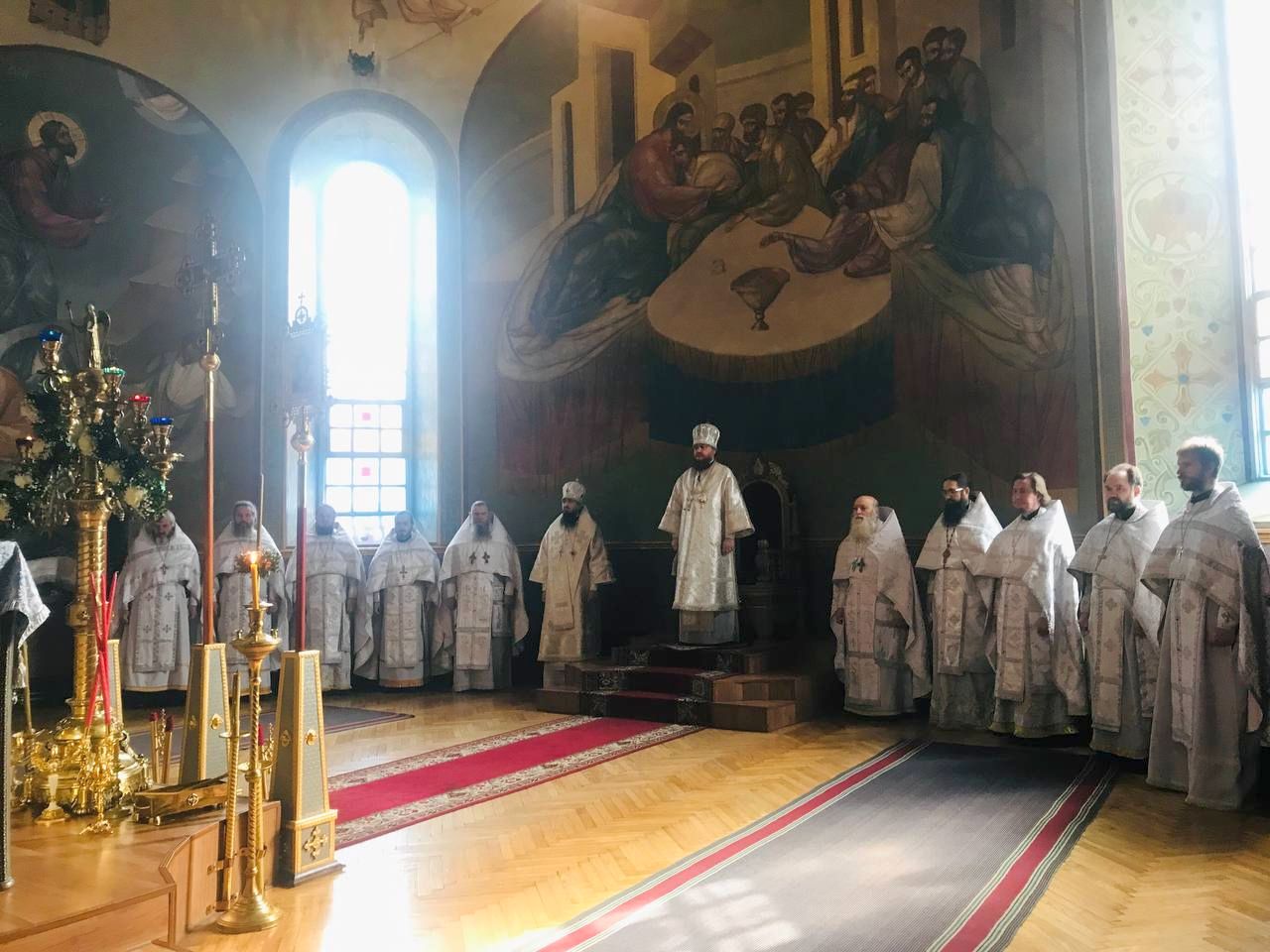 Митрополит Феодосий возглавил богослужения Великой субботы в Архангело-Михайловском кафедральном соборе