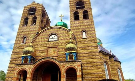 Митрополит Феодосій звершив Великоднє вечірнє богослужіння на Стрітенському Архієрейському подвір’ї м.Черкаси