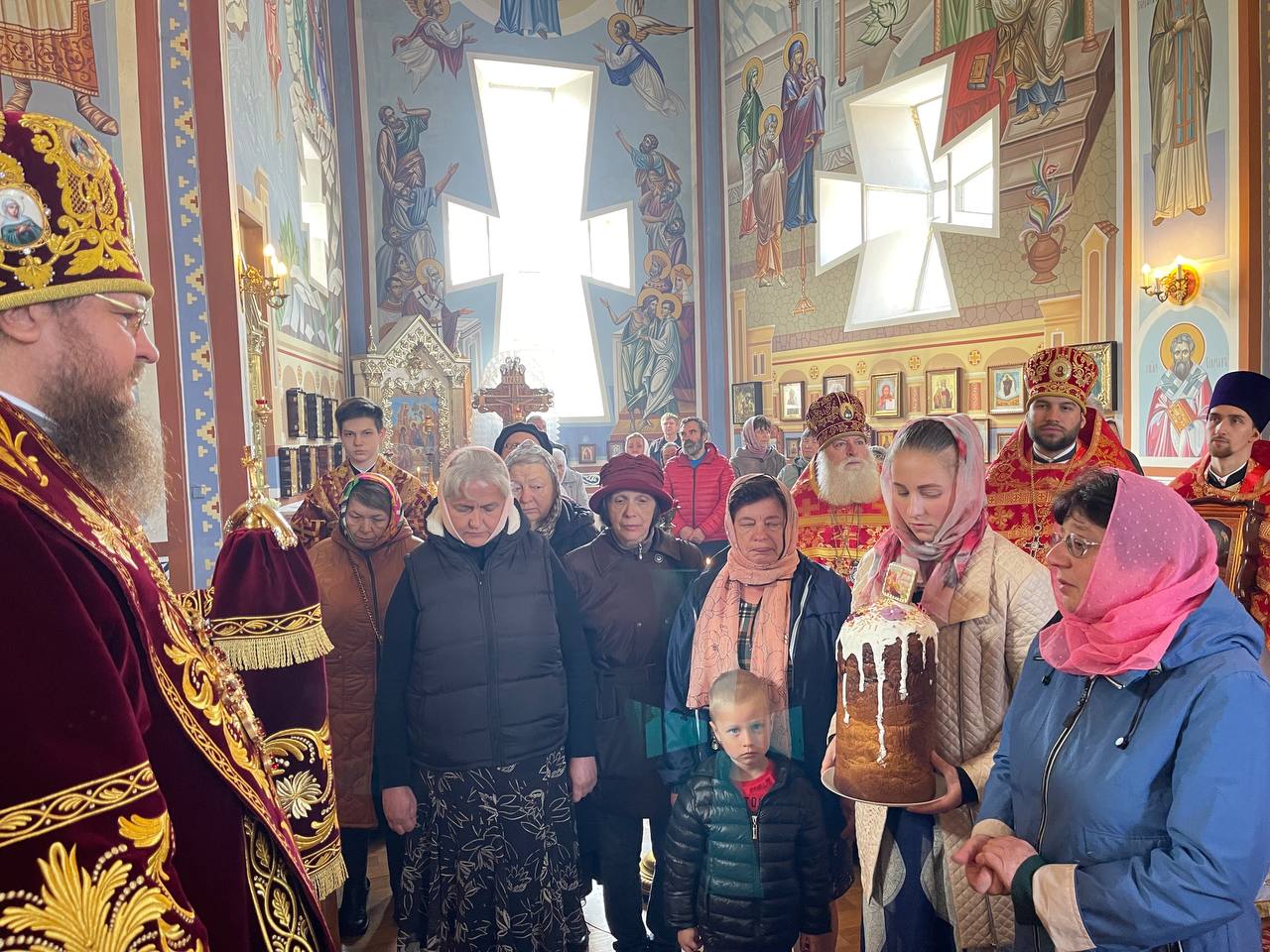 Беженцы, нашедшие приют в Черкассах, поблагодарили митрополита Феодосия за поддержку в трудное время
