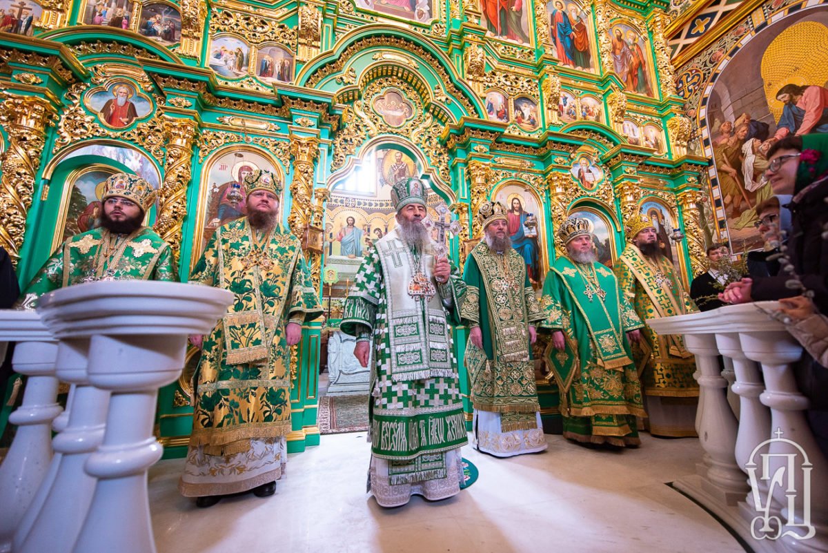 Митрополит Черкасский и Каневский Феодосий сослужил Предстоятелю УПЦ на праздничном богослужении Вербного воскресенья