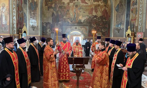 В День Победы Митрополит Феодосий вознес молитвы за упокой жертв Второй мировой войны