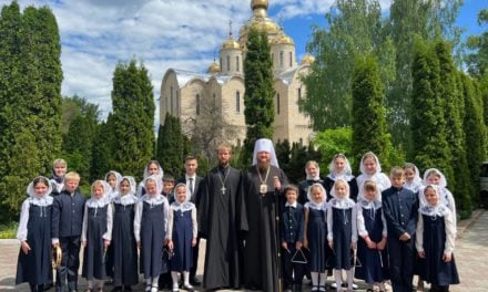 Воспитанники Черкасской православной гимназии поздравили митрополита Феодосия с Днем небесного покровителя