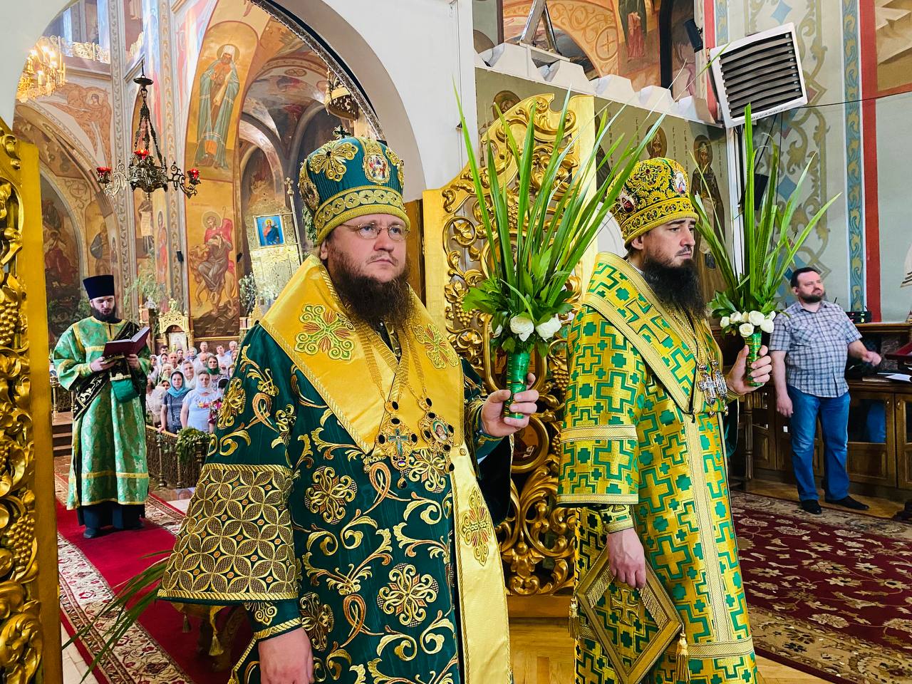 Митрополит Феодосий возглавил праздничные богослужения в День Святой Троицы