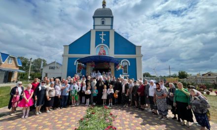 Митрополит Феодосій звершив Літургію в Покровському храмі с.Червона Слобода (+ВІДЕО)