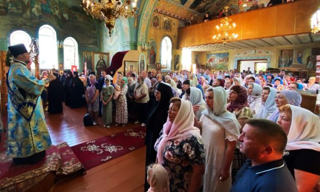 Митрополит Феодосій очолив святкування на честь ікони Божої Матері «Непорушна Стіна» в Стеблівському жіночому монастирі (+ВІДЕО)