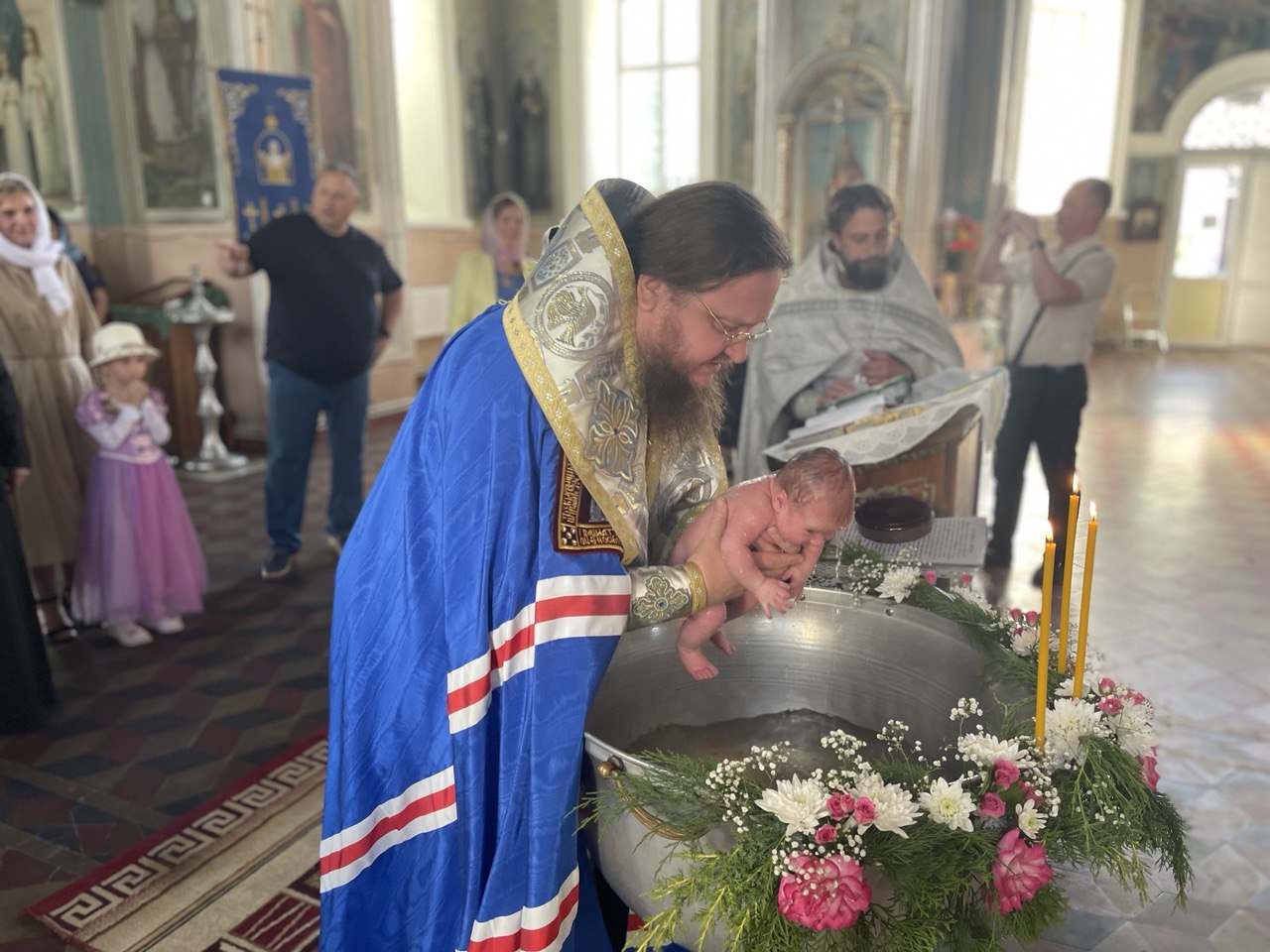 Митрополит Феодосий совершил крещение новорожденной дочери Золотоношского благочинного