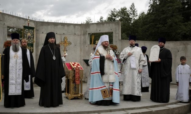 Митрополит Феодосій звершив закладку нового храму при Черкаській православній гімназії (+ВІДЕО)