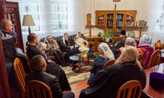 Митрополит Феодосій зустрівся з парафіянами із с.Кононівки, які зазнають утисків від місцевого чиновника