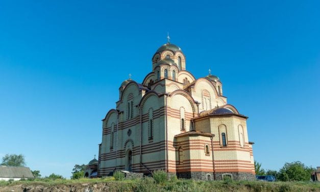 Митрополит Феодосій освятив новий іконостас та звершив Божественну літургію в Трьохсвятительському храмі м.Черкаси (+ВІДЕО)