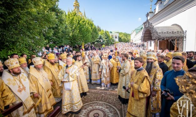 День Крещения Руси митрополит Феодосий вместе с викарными архиереями Черкасской епархии почтили в Киево-Печерской Лавре