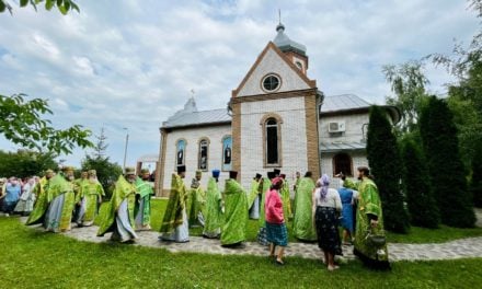 Митрополит Феодосий совершил богослужение престольного праздника в храме в честь прп.Серафима Саровского пгт.Драбов (+ВИДЕО)