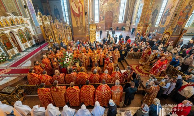 В Черкассах начались торжества в честь прмч.Макария Каневского и по случаю 20-летия освящения Архангело-Михайловского кафедрального собора