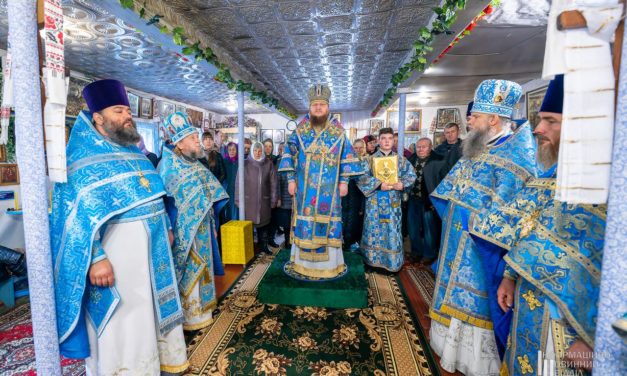 Митрополит Феодосий совершил Литургию в Свято-Покровском храме с.Степанки и посетил Архангело-Михайловский приход с.Хацки (+ВИДЕО)