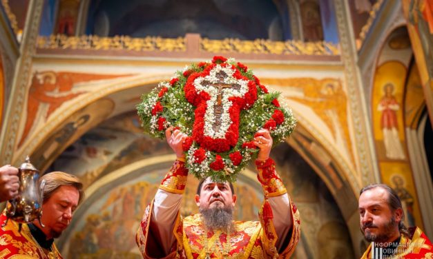 Всенощное бдение накануне праздника Воздвижения Креста Господня в Архангело-Михайловском кафедральном соборе Черкасс