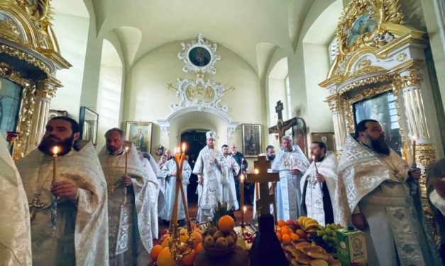 В Золотоношском Красногорском женском монастыре Черкасской епархии совершено архиерейское заупокойное богослужение