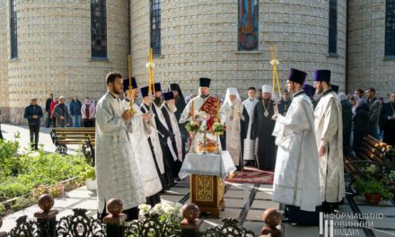 Митрополит Одеський і Ізмаїльський Агафангел звершив панихиду на могилі митрополита Черкаського і Канівського Софронія