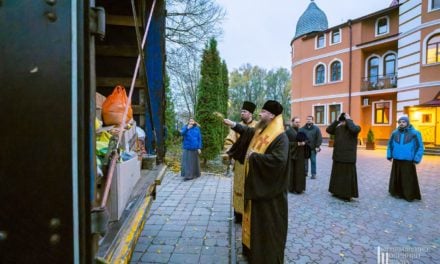 Митрополит Феодосій благословив гуманітарну поїздку до Святогірської Лаври