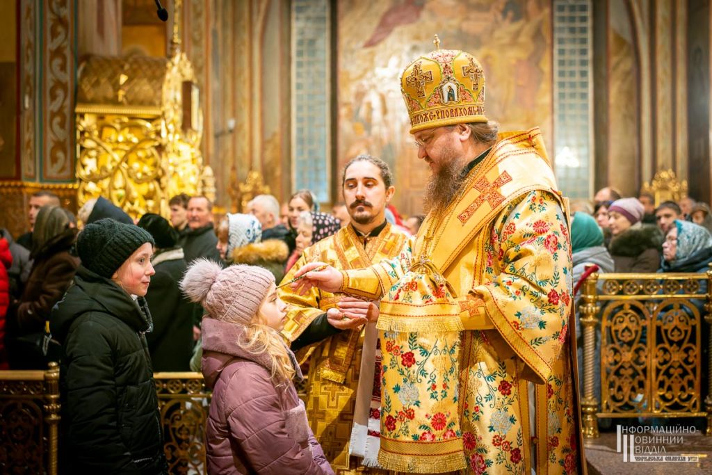 Митрополит Феодосий совершил Всенощное бдение накануне Недели 27-й по Пятидесятнице в Архангело-Михайловском кафедральном соборе г. Черкассы