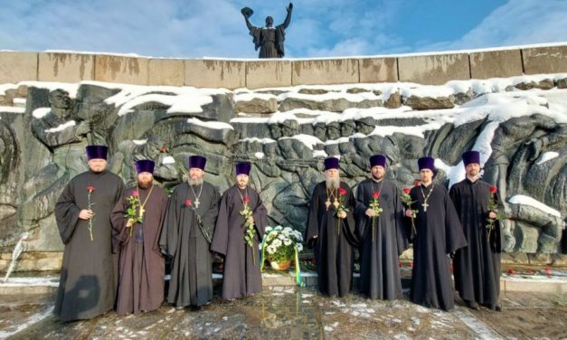 Духовенство Черкасс почтило память защитников города от нацистов во время Великой Отечественной войны