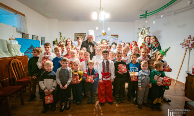 Юные прихожане Черкасского кафедрального собора поздравили архипастыря и духовенство с рождественскими праздниками