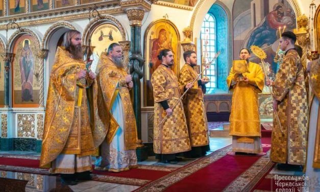 Божественная литургия в Неделю 33-ю по Пятидесятнице в Архангело-Михайловском кафедральном соборе г.Черкассы