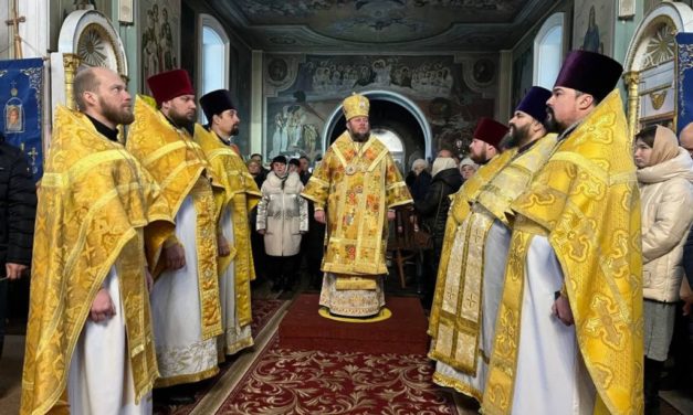 Архієпископ Іоанн звершив Літургію в Успенському соборі Золотоноші