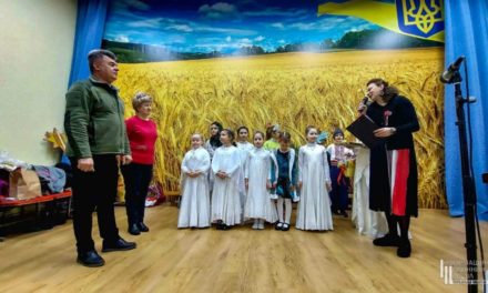 Юные православные черкасщане поздравили пожилых людей с Рождеством Христовым (+ВИДЕО)