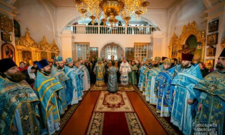 Соборная Литургия в Свято-Покровском Красногорском монастыре в Золотоноше (+ВИДЕО)