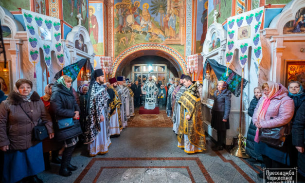 Митрополит Феодосій звершив Літургію в найдавнішому соборі Черкаської єпархії – у м. Каневі (+ВІДЕО)