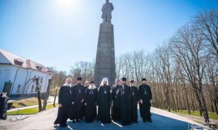 Митрополит Феодосій звершив панихиду на могилі Т.Г. Шевченка (+ВІДЕО)