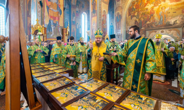 Митрополит Феодосий освятил иконы Собора Черкасских святых для всех храмов епархии