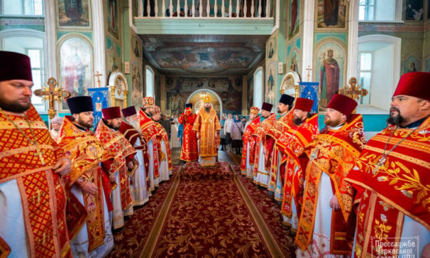 Епископ Антоний совершил Литургию в Светлую субботу в Свято-Успенском соборе г.Золотоноша (+ВИДЕО)