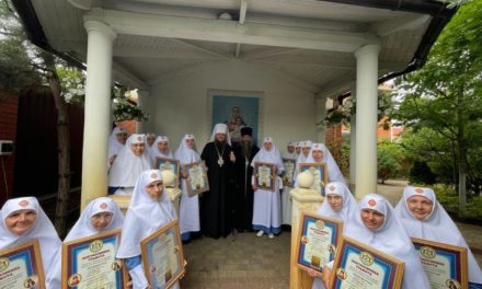 Черкаські сестри милосердя відвідали митрополита Феодосія, який перебуває під арештом