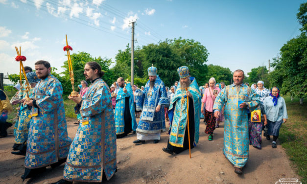 Епископ Антоний совершил Литургию и возглавил традиционный Крестный ход в с. Головкивка (+ВИДЕО)