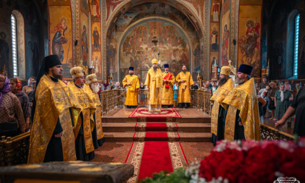 Всенощное бдение накануне Недели 17-й по Пятидесятнице в Архангело-Михайловском кафедральном соборе г.Черкассы