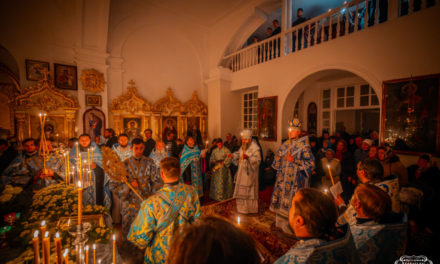 Митрополит Климент возглавил Всенощное бдение накануне престольного праздника Красногорского монастыря