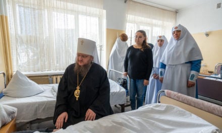 С разрешения Суда митрополит Феодосий посетил в больнице пострадавших во время захвата монастыря в Черкассах (+ ВИДЕО)