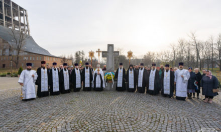 Духовенство Черкасского благочиния почтило память жертв Голодомора и политических репрессий