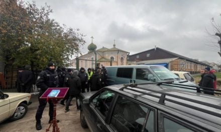 A violent seizure of Cherkasy’s Monastery of the Nativity of the Theotokos is taking place right now