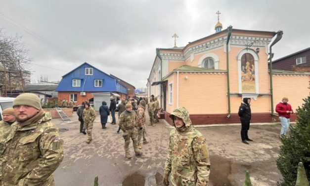 В Черкассах рейдерски захвачен монастырь Рождества Пресвятой Богородицы